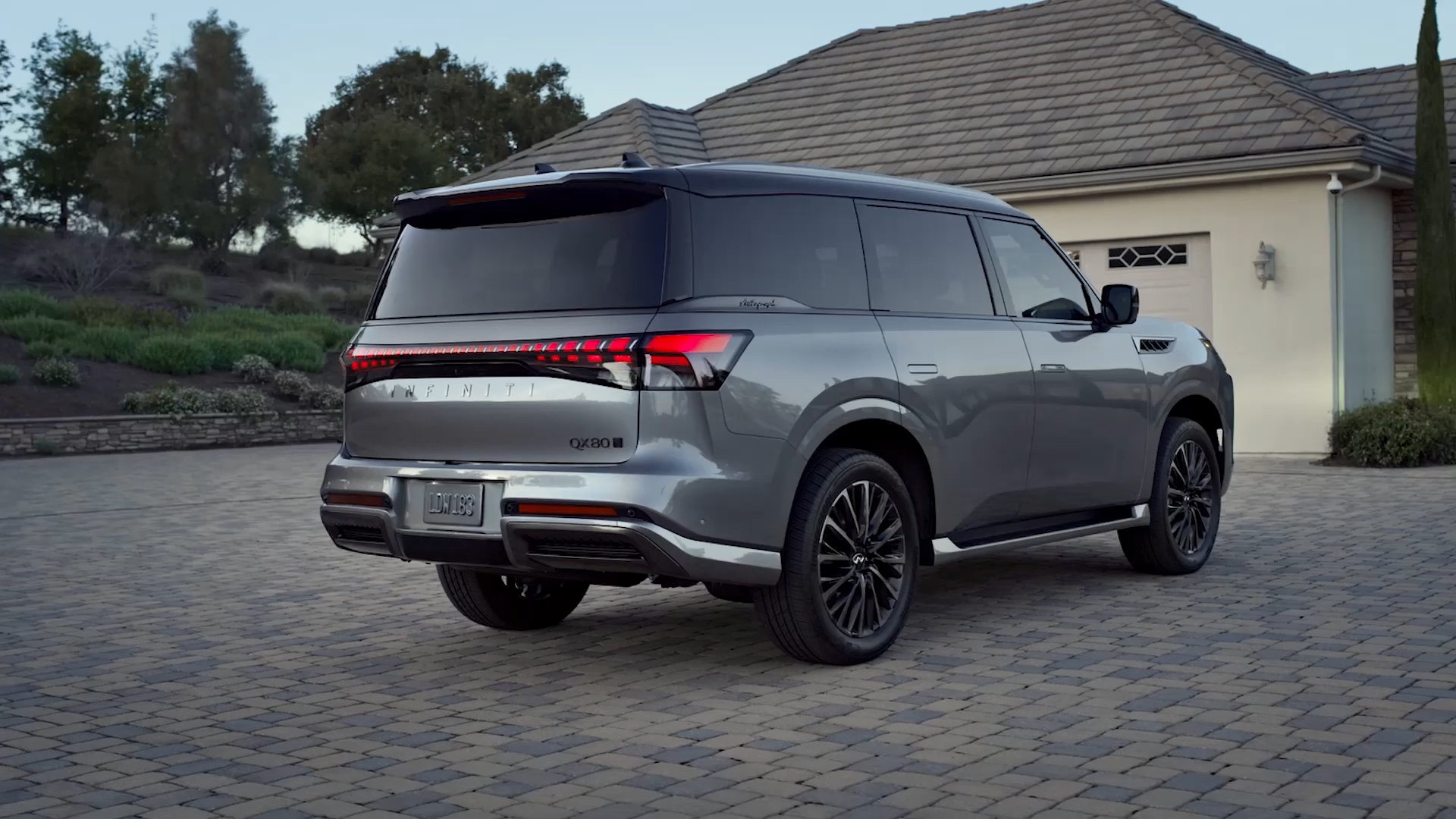 2026 INFINITI QX80 dimensiones