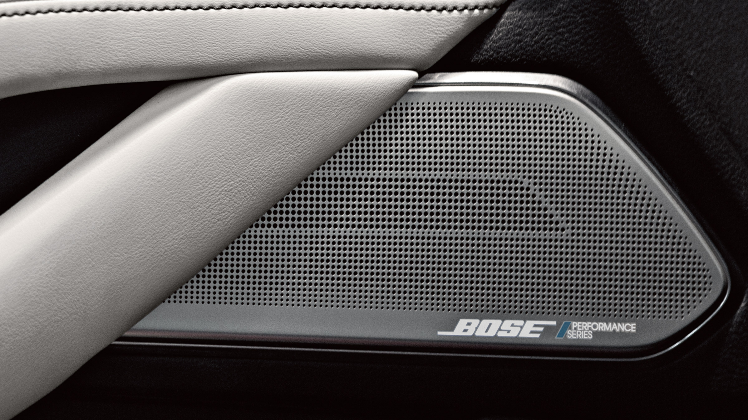 Bose или infinity. Акустическая система bose для infiniti q50. Infiniti qx50 аудиосистема bose. Q50 усилитель. Динамики инфинити бозе.