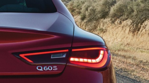 INFINTI Q60 2021 Faros traseros LED