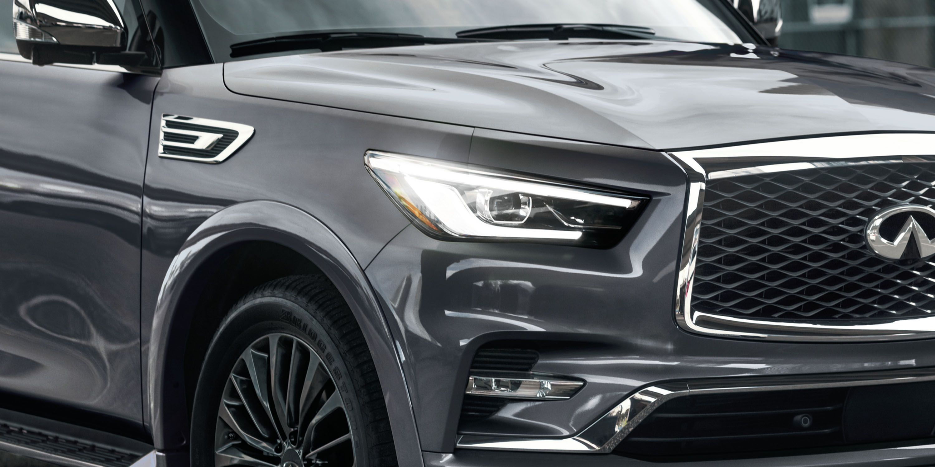2024 INFINITI QX80 7-8 passenger SUV’s LED headlights