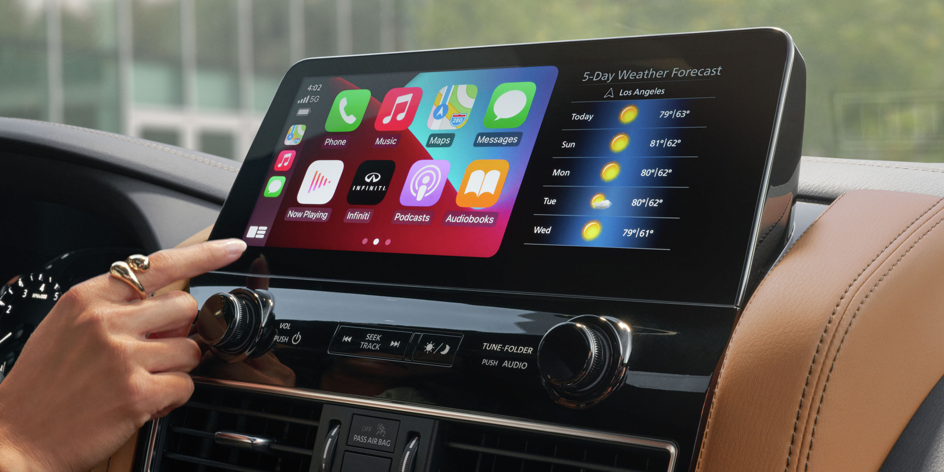 2024 INFINITI QX80 7-8 passenger SUV’s touchscreen