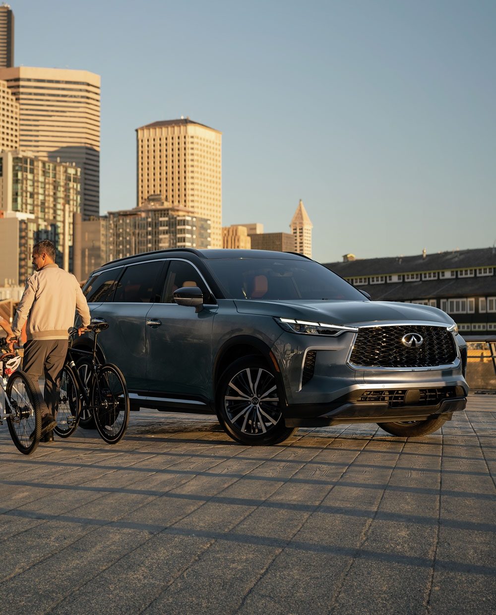 Angled view of the 2024 INFINITI QX60 3-row SUV