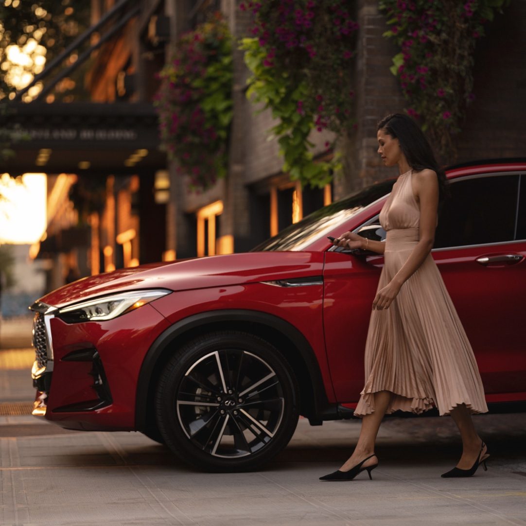 Driver looking at INFINITI payment options