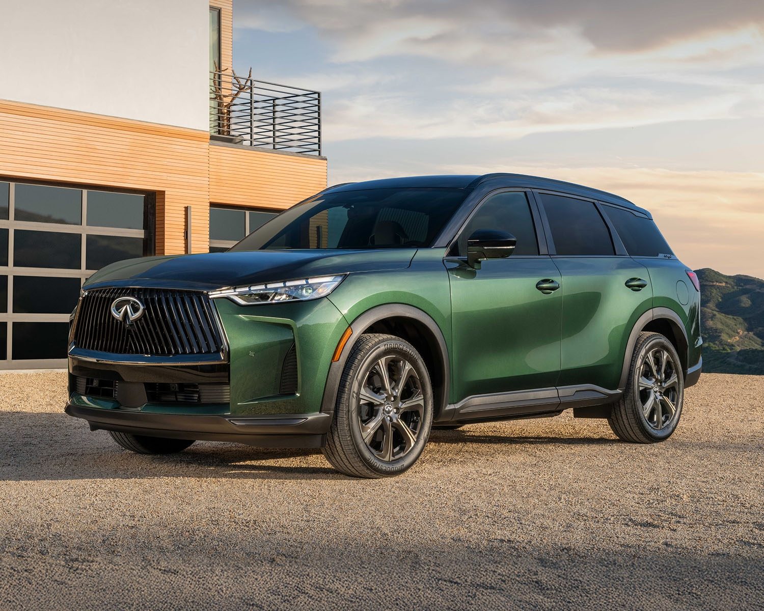 Angled view of the 2026 INFINITI QX60 3-row SUV