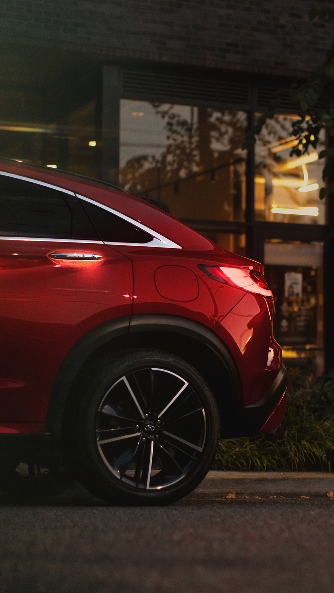 Close-up of QX55 machine-finished alloy wheels