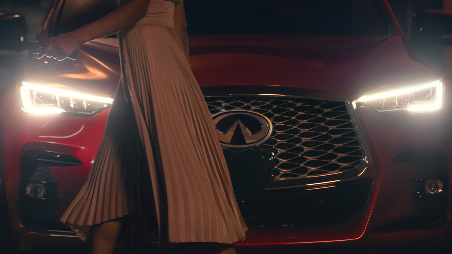 Illuminated QX55 Smart Headlamps with LED adaptive light