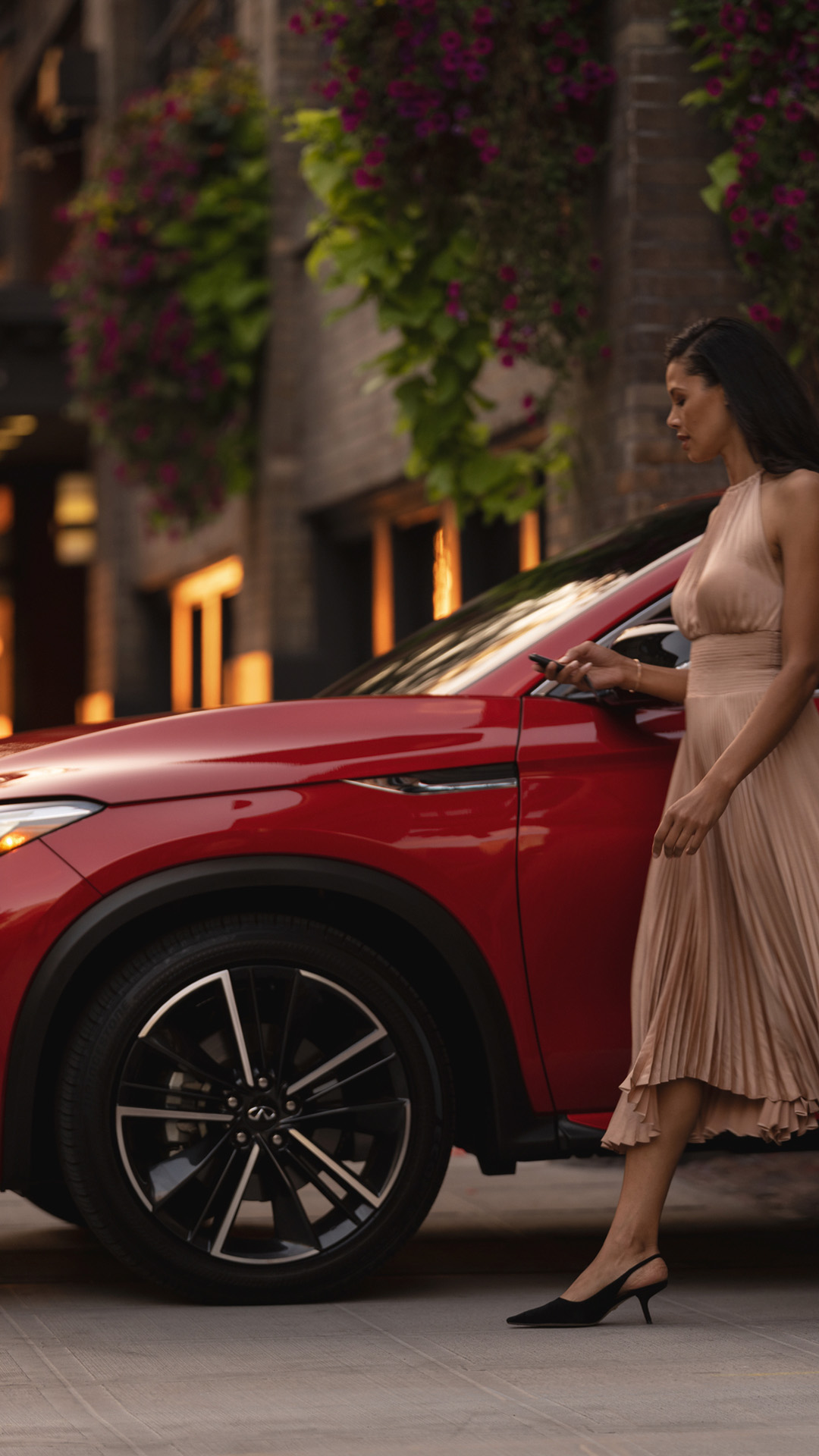 Woman unlocking QX55 using INFINITI Intelligent Key