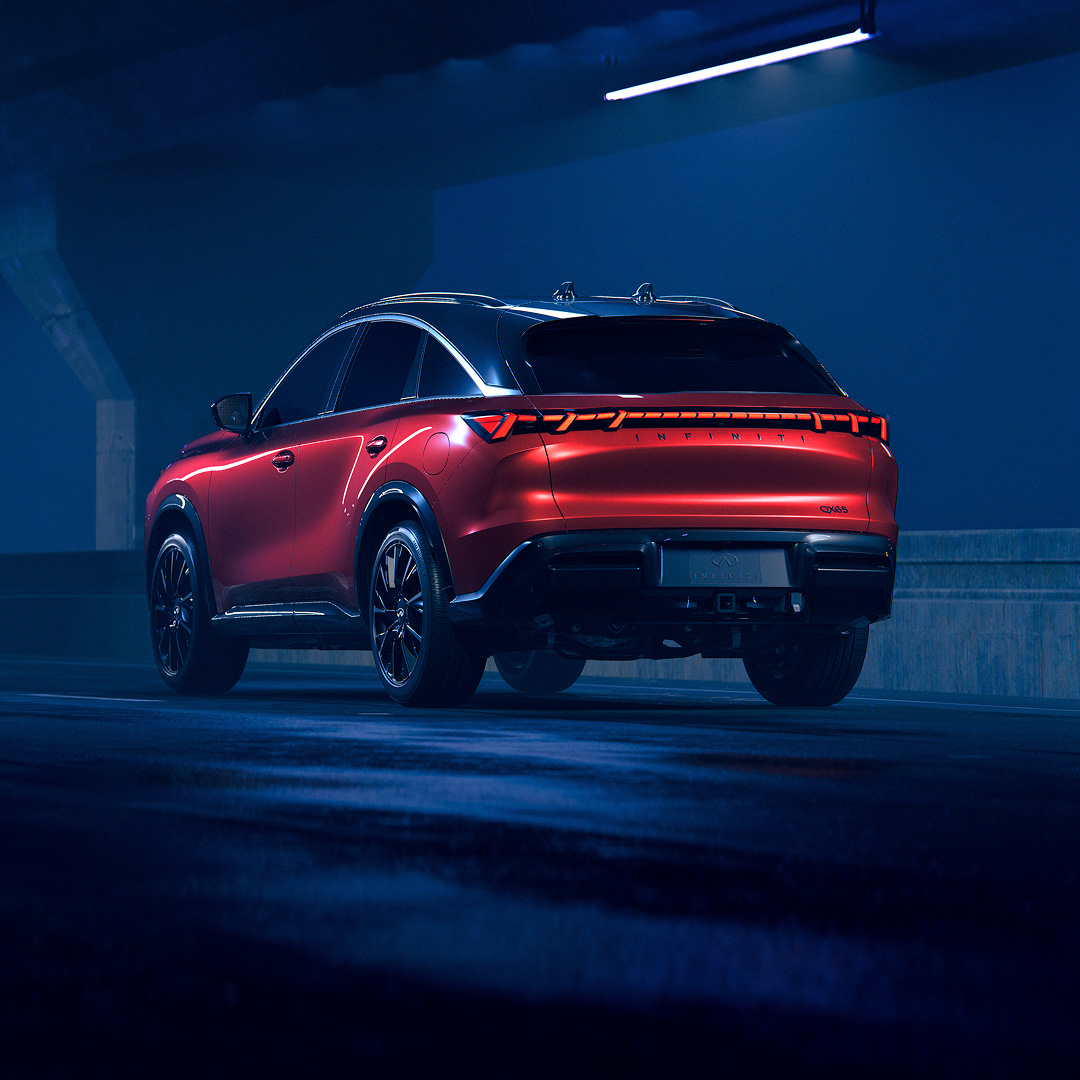 INFINITI QX65 driving in low light demonstrating intelligent all-wheel drive capability