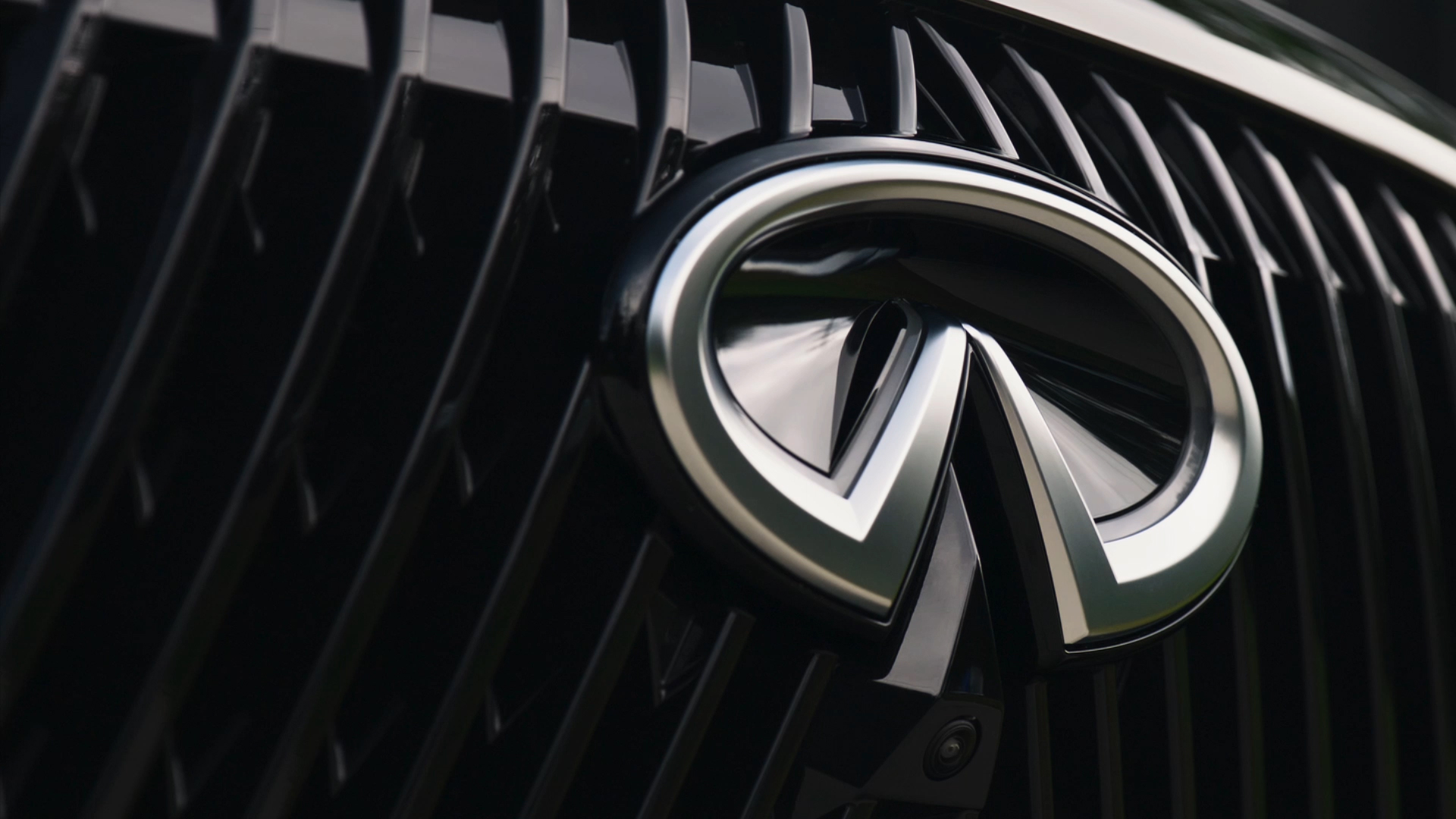 Nueva INFINITI QX60 en diferentes tomas exteriores