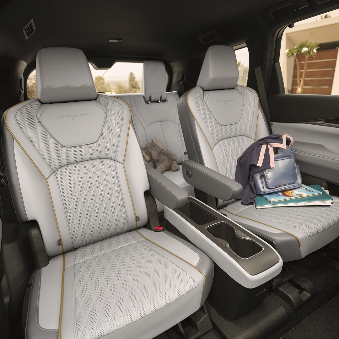 Interior view of INFINITI QX60’s second row and third row seating 