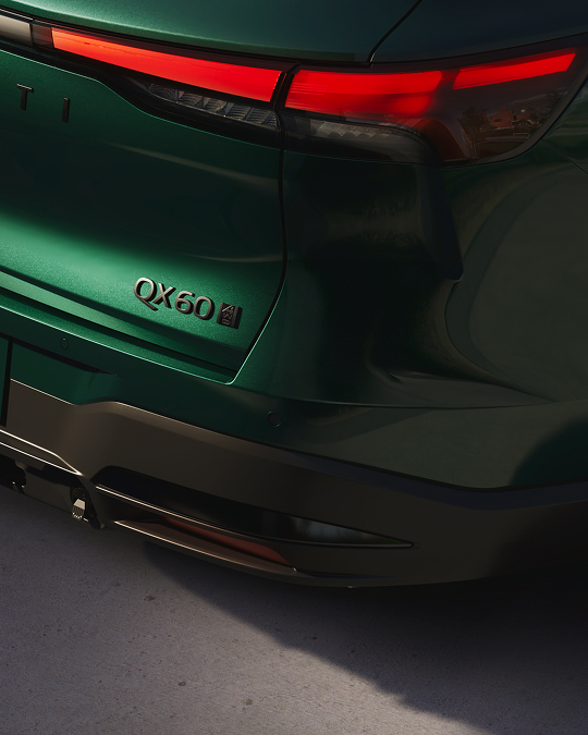 LED tail light signature on the rear of the 2027 INFINITI QX60