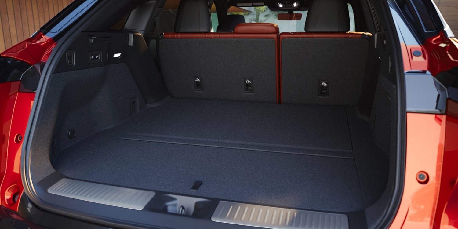 INFINITI QX65 cargo area with rear seats up