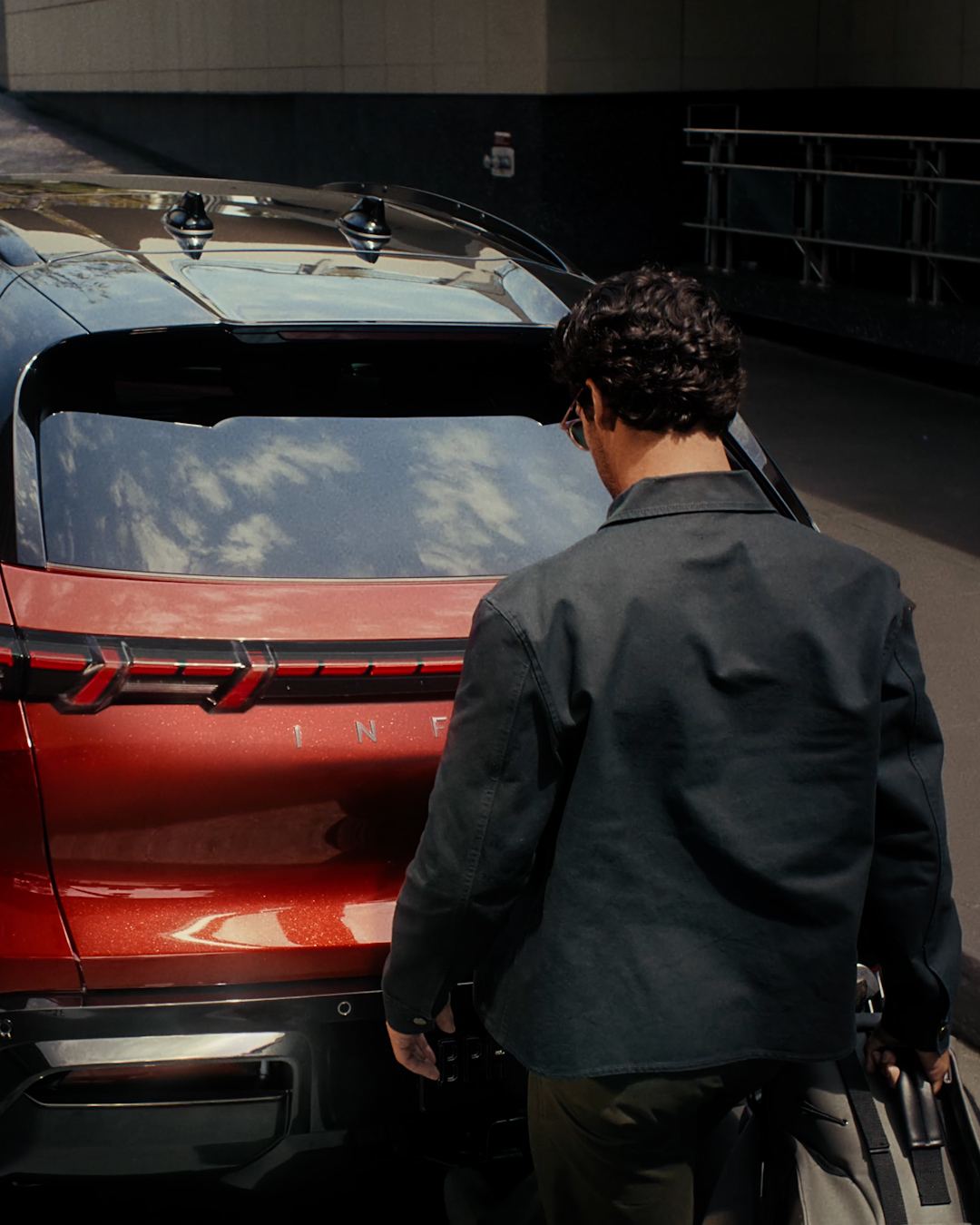 2027 INFINITI QX65 motion-activated liftgate with cargo loading area