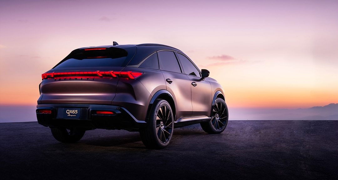 INFINITI QX65 monograph viewed from the rear at sunset