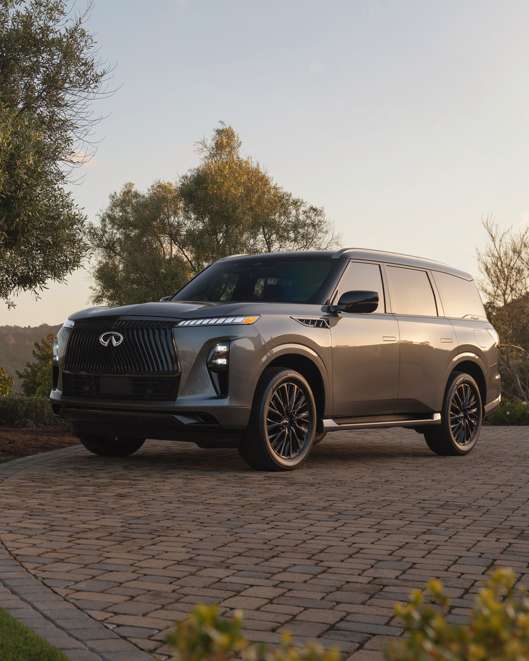 SUV de lujo INFINITI QX80 de 8 plazas