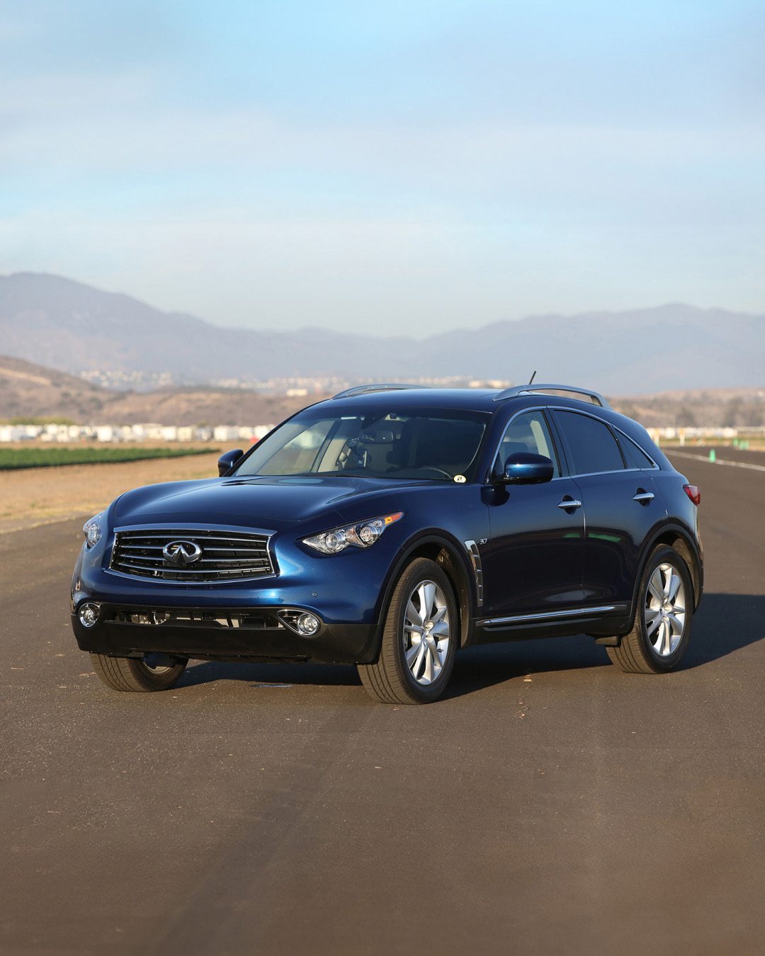 Blue INFINITI QX70 parked in a desert landscape