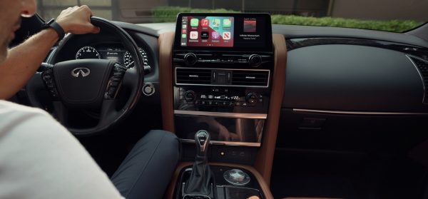 Consola de infoentretenimiento de un INFINITI