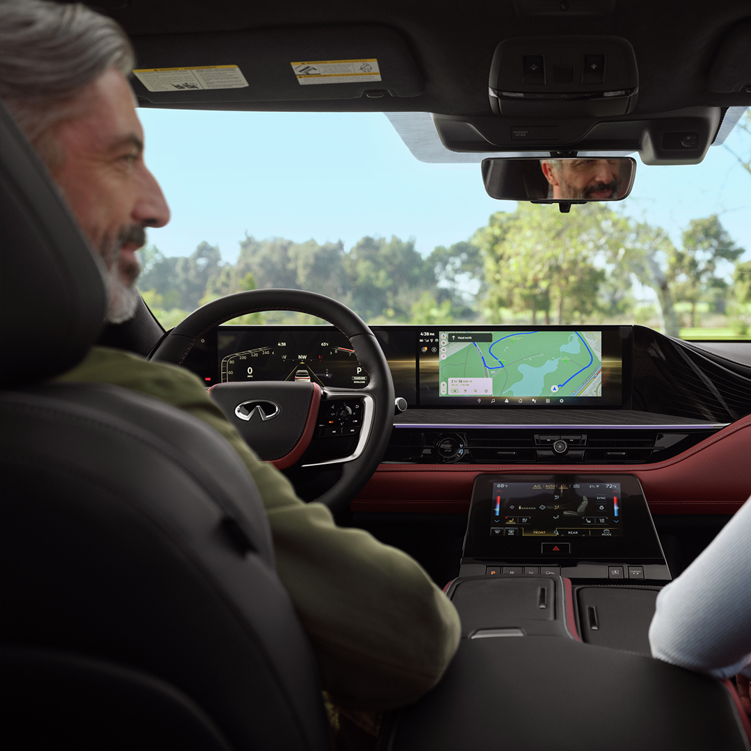 Consola central de infoentretenimiento de INFINITI QX80