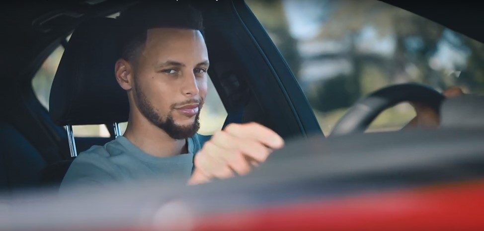 INFINITI Q50 400 SPORT DOMINA LA PISTA CREADA POR LA HIJA DE STEPHEN CURRY