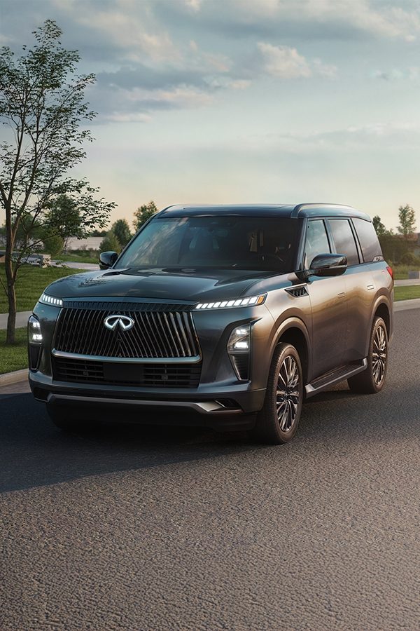 INFINITI QX80 SUV de tamaño completo gris oscuro