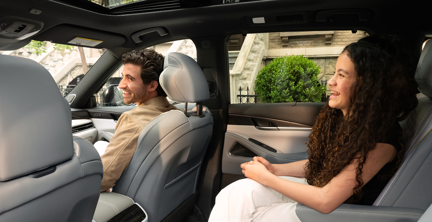 Pasajeros en una SUV INFINITI